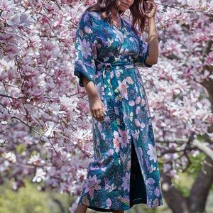 Eloquent sequins maxi kimono style dress